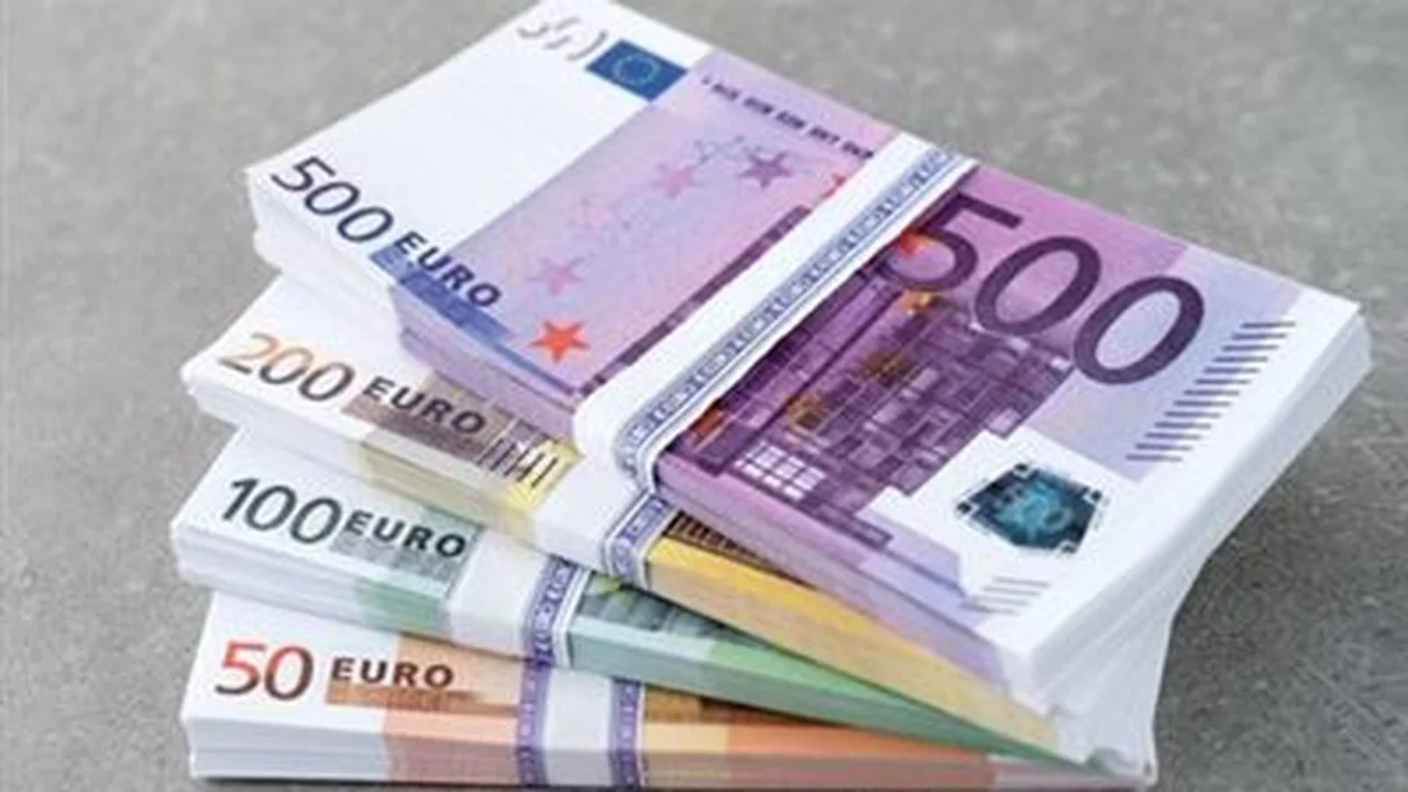 ماذا يحدث لأسعار صرف اليورو داخل أروقة البنوك المصرية خلال تعاملات اليوم؟